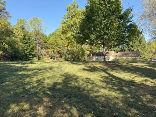 Beautiful Home Close to MSU and Downtown in a Safe Country Setting