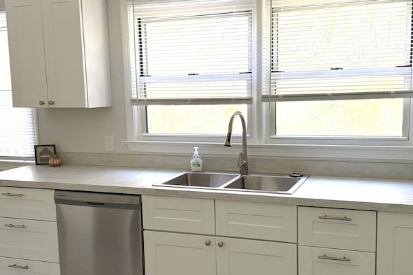 Microondas, horno, parrilla de estufa y lavavajillas