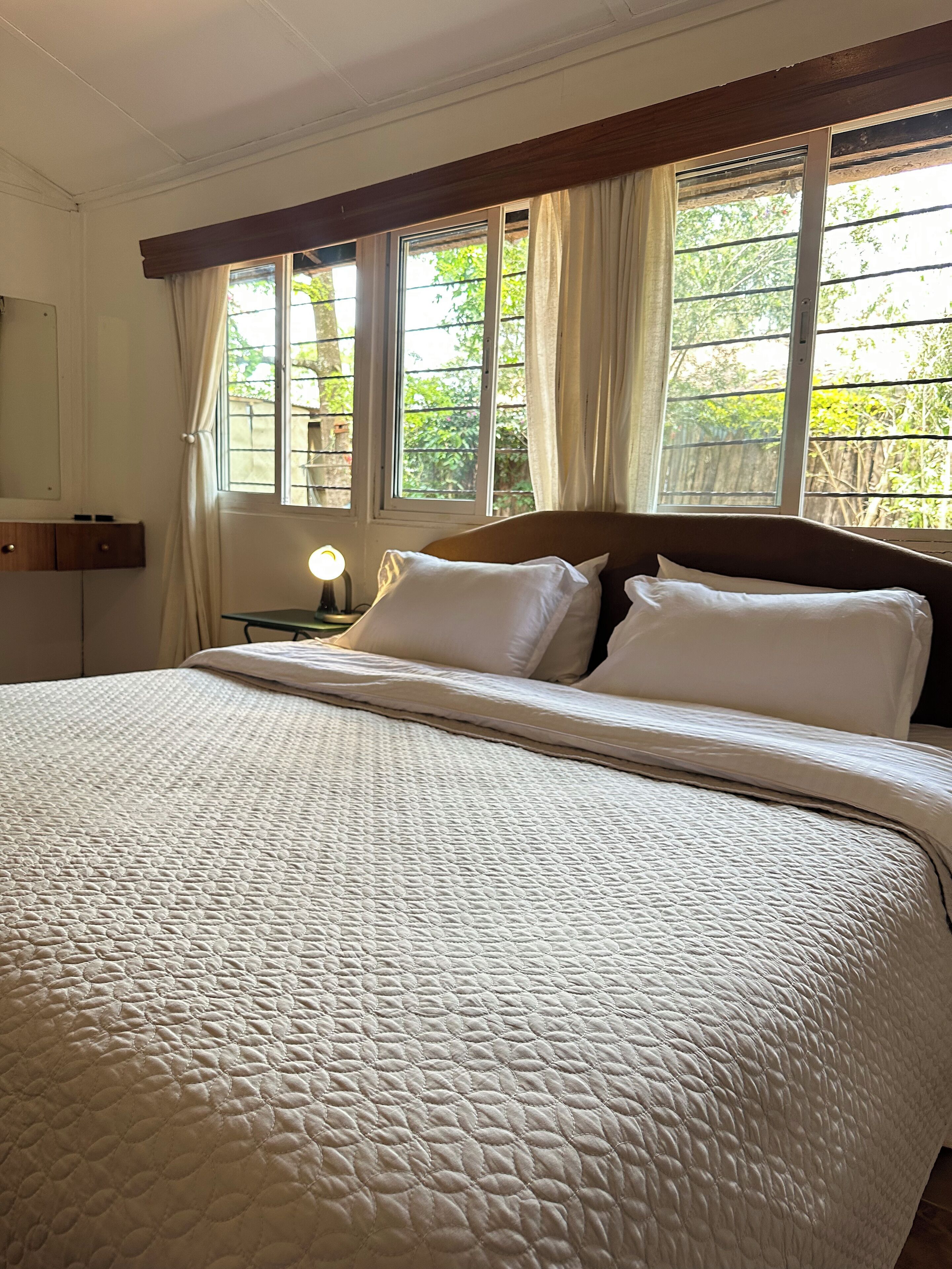 1 habitación, tabla de planchar con plancha, wifi gratis y ropa de cama 