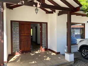 تفاصيل الفندق من الخارج