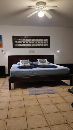 3 makuuhuonetta, silitysrauta/-lauta, Wi-Fi, vuodevaatteet