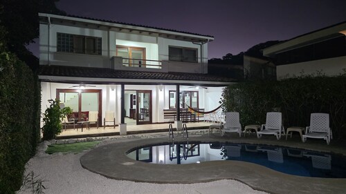 Villa Jardin de Luna - Charming 3-bedroom house with AC near Playas del Coco