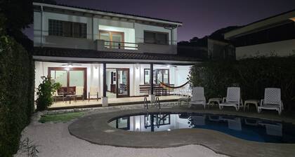 Villa Jardin de Luna - Charming 3-bedroom house with AC near Playas del Coco