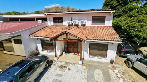 Villa Jardin de Luna - Charming 3-bedroom house with AC near Playas del Coco