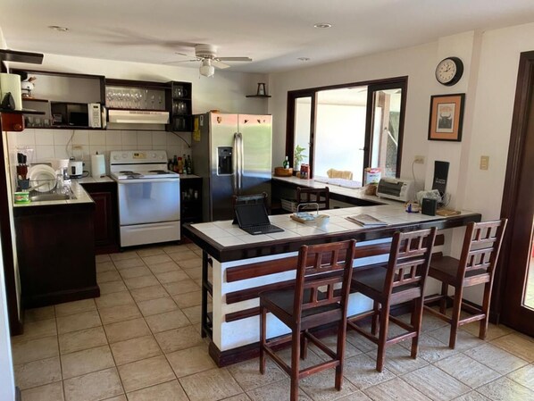 Fridge, microwave, oven, coffee/tea maker