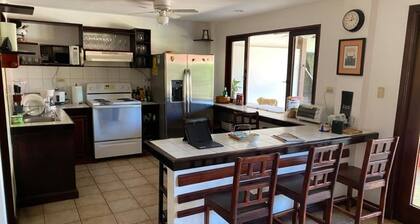 Villa Jardin de Luna - Charming 3-bedroom house with AC near Playas del Coco