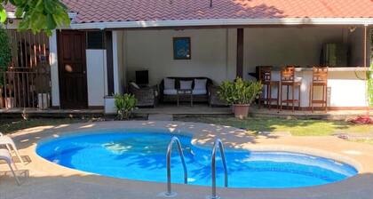 Villa Jardin de Luna - Charming 3-bedroom house with AC near Playas del Coco