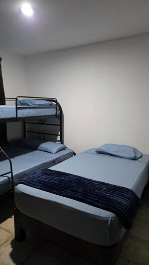 3 Schlafzimmer, Bügeleisen/Bügelbrett, Reisekinderbett, WLAN