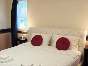 1 غرفة نوم ومكواة/لوح كي وواي فاي مجانًا وملاءات أسرّة