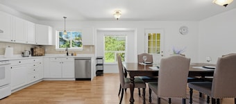 Charming 4 br Retreat in South Surrey White Rock