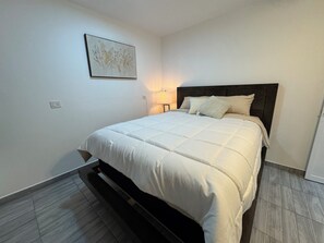 2 dormitorios, tabla de planchar con plancha, wifi y ropa de cama