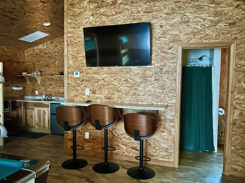 NEAR Lake Sam Rayburn - Barndominium on Angelina River with ample boat parking