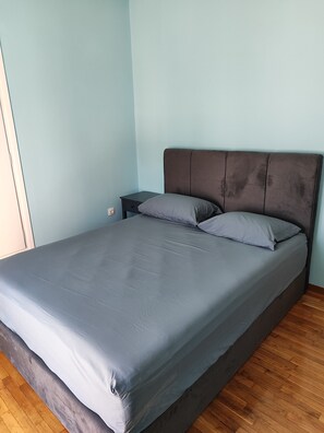 2 chambres, fer et planche à repasser, Wi-Fi, draps fournis