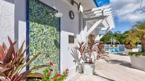 Terrace/patio - Ocean Pointe Condo ~ Beach, Pool, Hot Tub & Tennis (Key Largo)