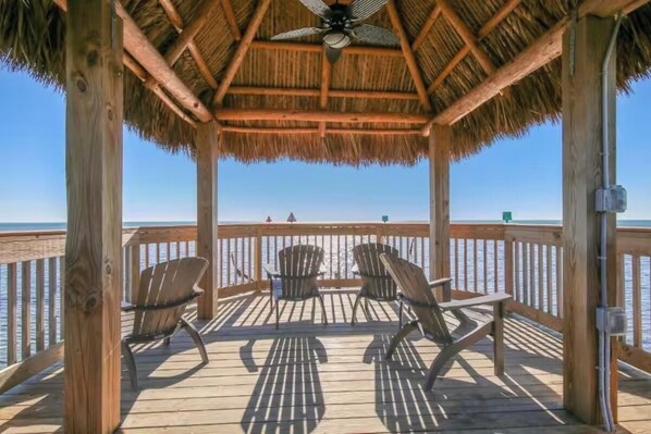Terrace/patio - Ocean Pointe Condo ~ Beach, Pool, Hot Tub & Tennis (Key Largo)