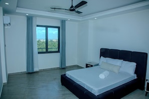 6 bedrooms, iron/ironing board, WiFi, bed sheets
