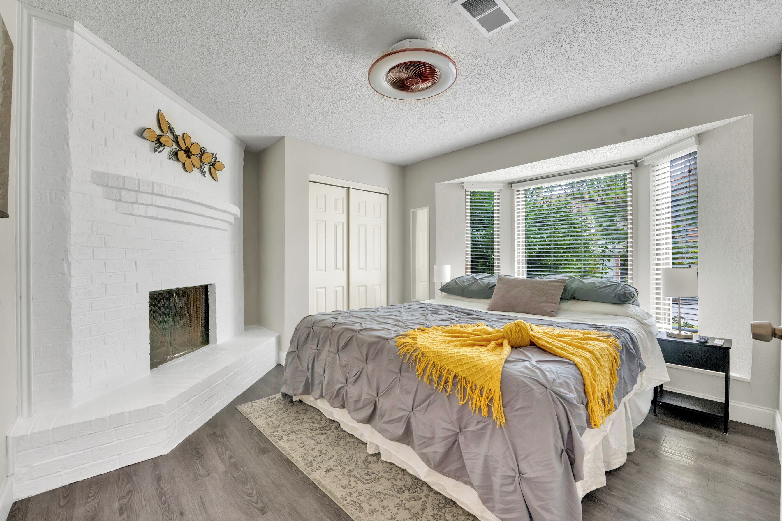 4 bedrooms, iron/ironing board, free WiFi, bed sheets