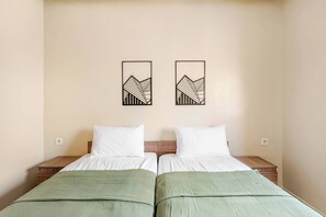 2 bedrooms, internet, bed sheets