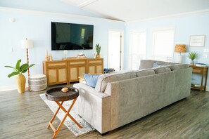 Smart TV, books - Tranquil Beachside Retreat-Nature Lover’s Dream! Fort Morgan, AL (Gulf Shores)