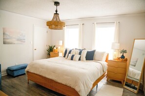 5 bedrooms, iron/ironing board, free WiFi, bed sheets
