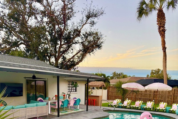 Utendørsbasseng og et oppvarmet basseng