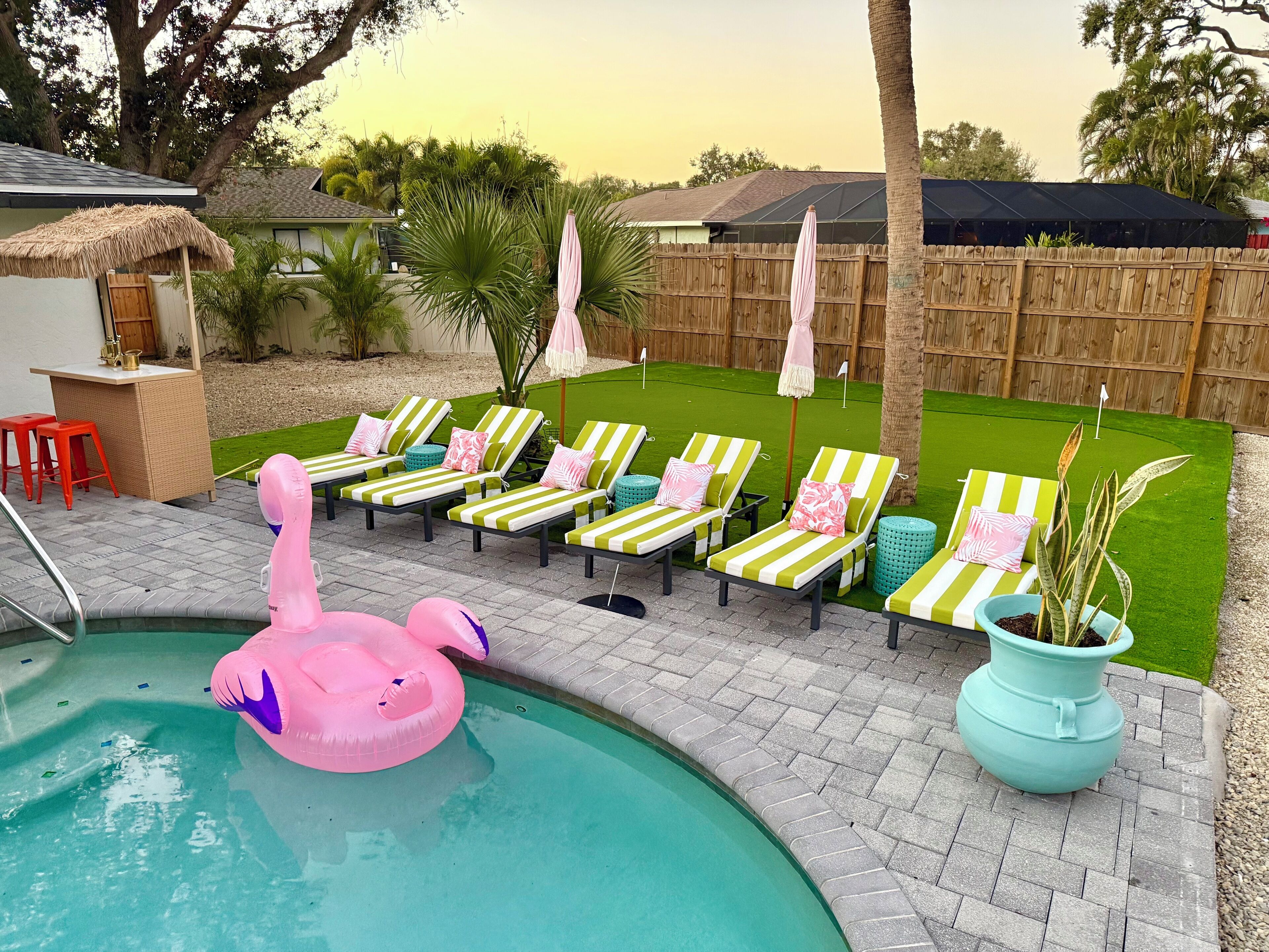 Alberca al aire libre y alberca climatizada