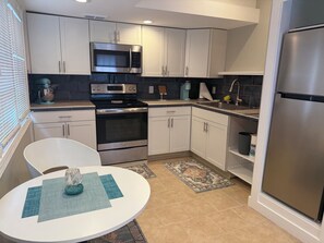 Mikrobølgeovn, ovn og kokeplater