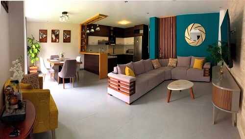 Minimalist house in safe area 5 min from Banos