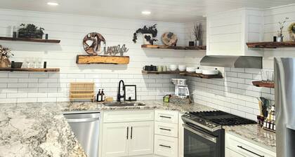 FALL GETAWAY Updated House on Lewisville Lake in Little Elm - 4BR 3BA