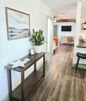 Smart TV, libros, impresora