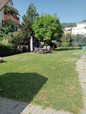 Outdoor dining - Beautiful 5-room apartment with 6 beds - only 15 minutes from Zurich & free parking (Egg)