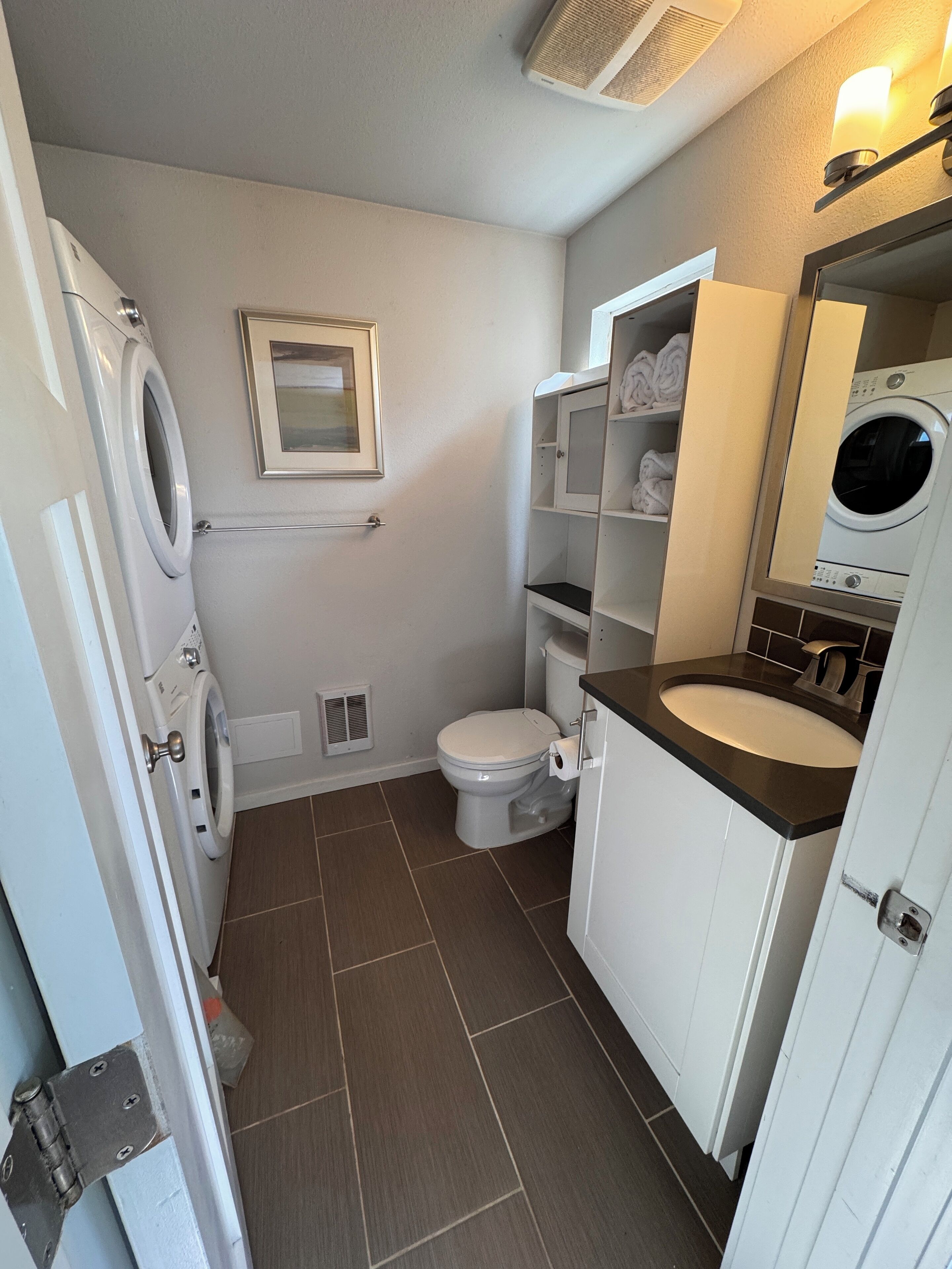 Shower, hair dryer, bidet, towels