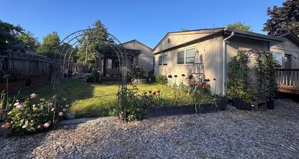 Charming 2-bedroom bungalow in welcoming Burien