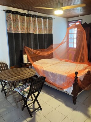 1 habitación, escritorio, wifi gratis y ropa de cama 