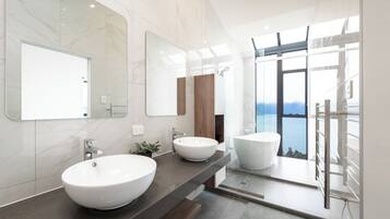 Free toiletries, towels, shampoo, toilet paper