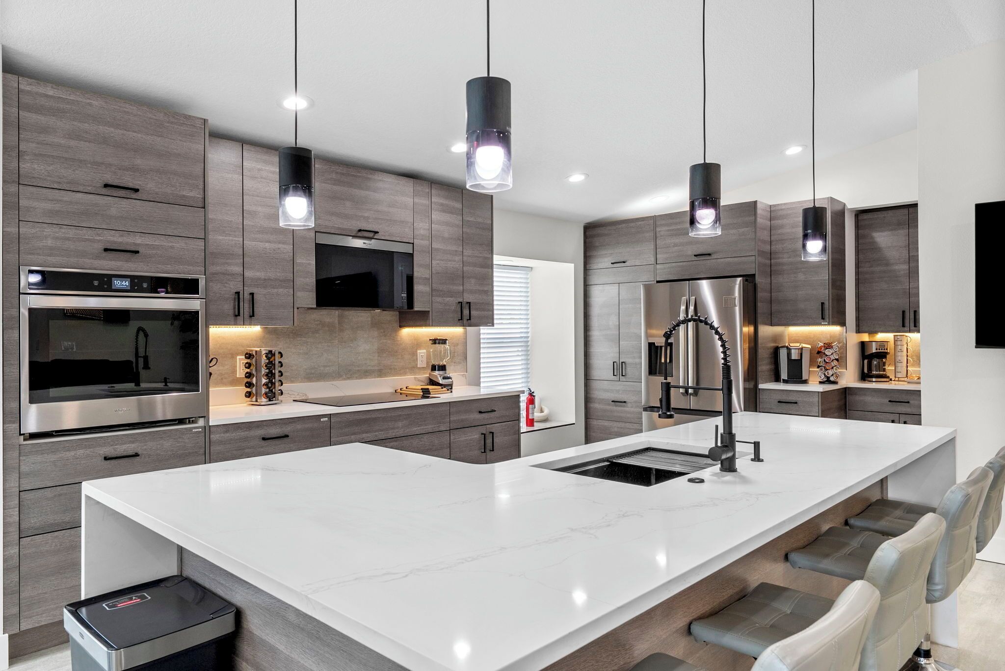 ثلاجة، ميكروويف، فرن، موقد طهي مسطح