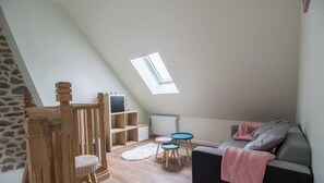 TV - Entre Dômes et Sancy - Le Moderne (PERPEZAT)