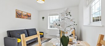 4 Min to LTN | Modern Stylish | WiFi | FreeParking