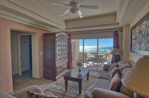 TV, peis, fotballspill og bordtennis