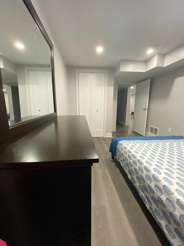 2 bedrooms, iron/ironing board, WiFi