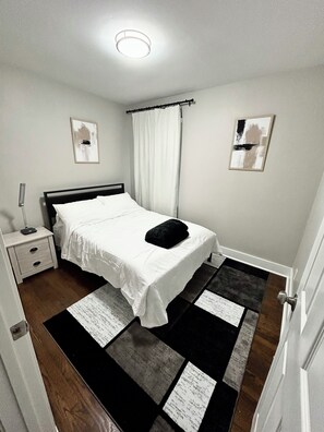 3 bedrooms, desk, iron/ironing board, WiFi