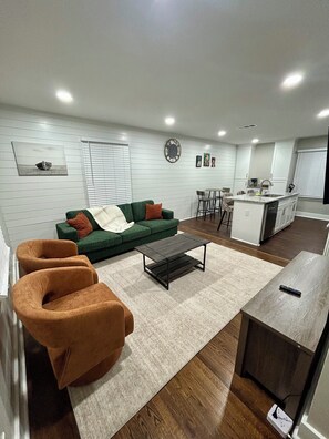 TV - 3 Bed 2 Bath Bungalow in quiet neighborhood. (Atlanta)