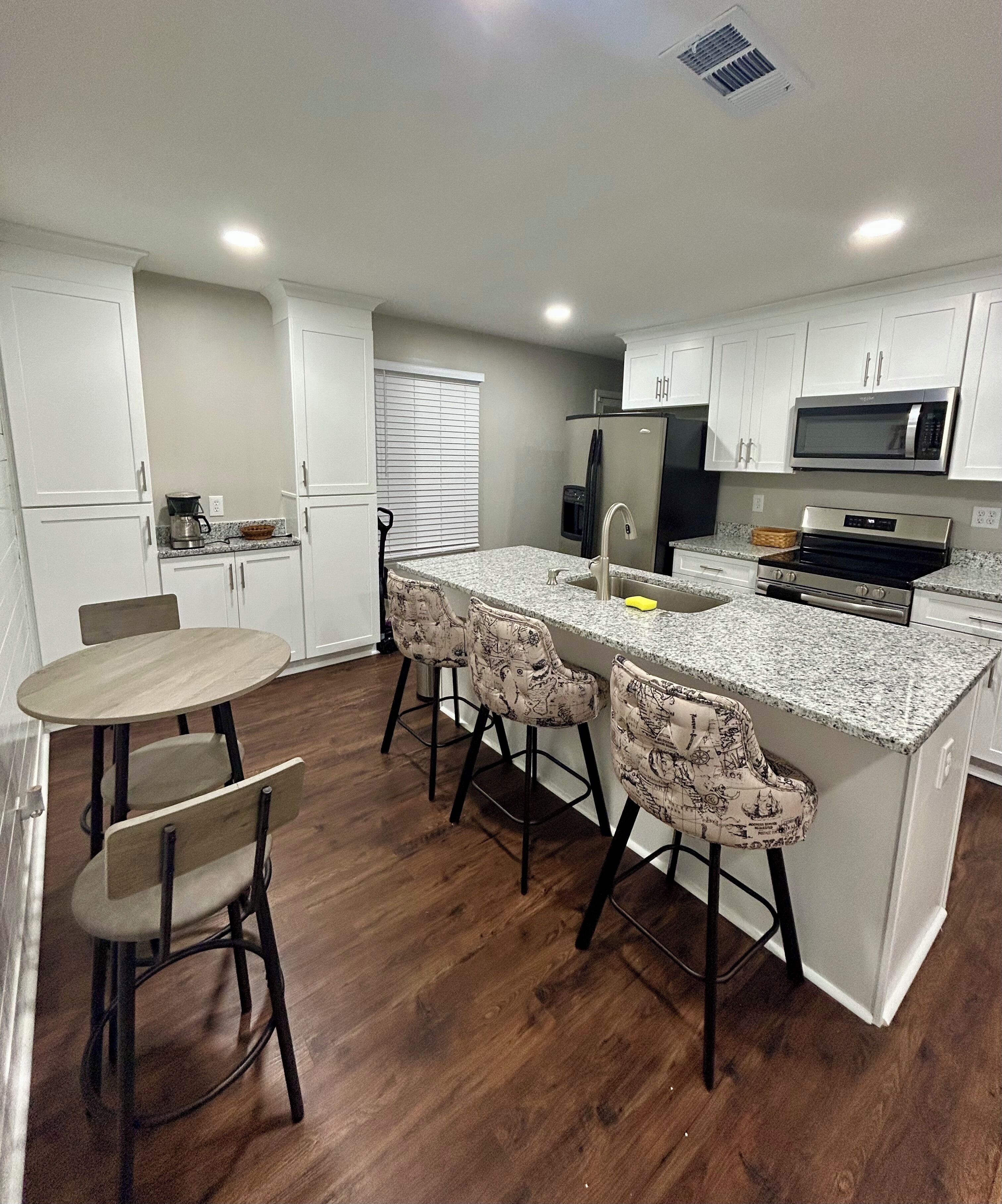 Microonde, forno, piano cottura, lavastoviglie