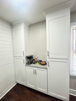 Interior - 3 Bed 2 Bath Bungalow in quiet neighborhood. (Atlanta)