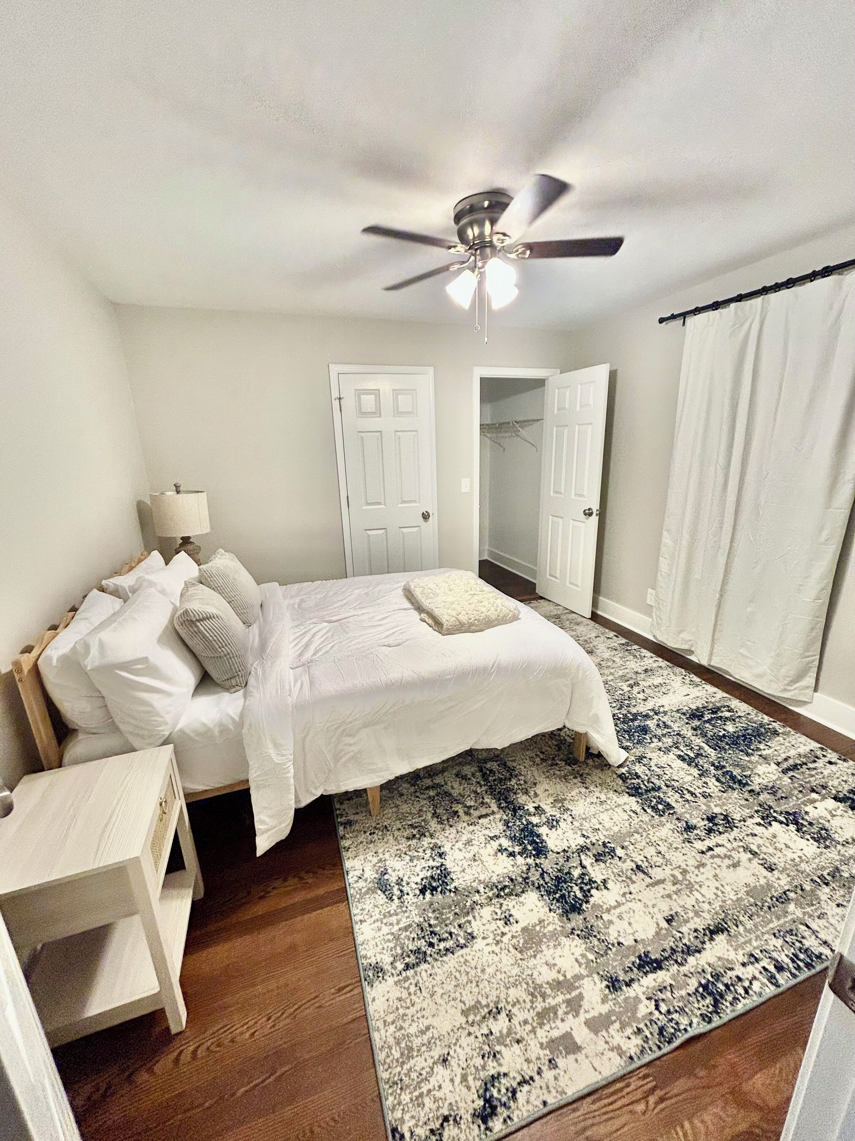 3 bedrooms, desk, iron/ironing board, WiFi