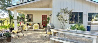 Cozy Mysa Ranch Farm House with magical views