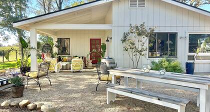 Cozy Mysa Ranch Farm House with magical views