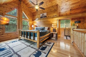 4 soverom, strykejern/-brett, reiseseng for barn og wi-fi (inkludert)