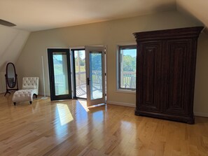 Interior - Charming 2-bedroom barndominium in historic Appomattox Virginia. (Appomattox)