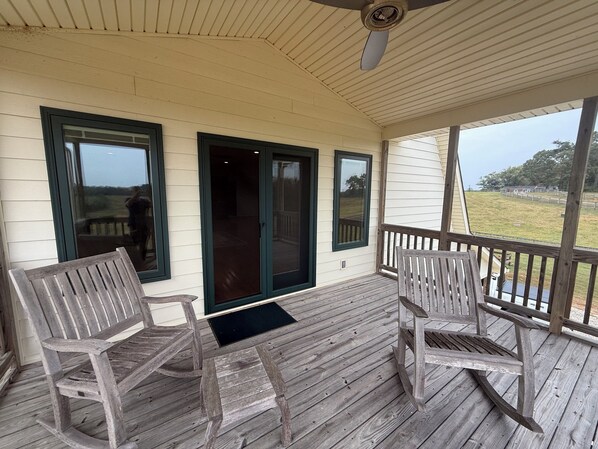 Terrace/patio - Charming 2-bedroom barndominium in historic Appomattox Virginia. (Appomattox)